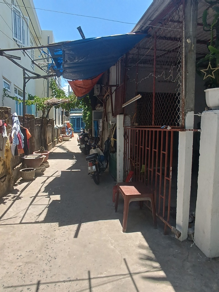 NHÀ LÔ GÓC 2 MẶT KIỆT CMT8