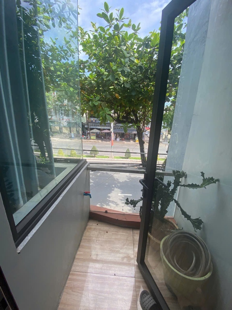 BÁN Mặt tiền Cách Mạng Tháng 8 - Nhà 2 tầng kiên cố