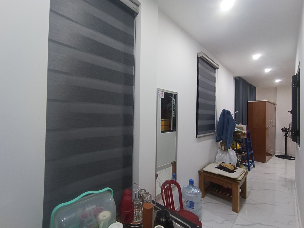 NHÀ LÔ GÓC, GẦN FPT, MỚI KENG VÀO Ở LUÔN, GẦN ĐẠI HỌC