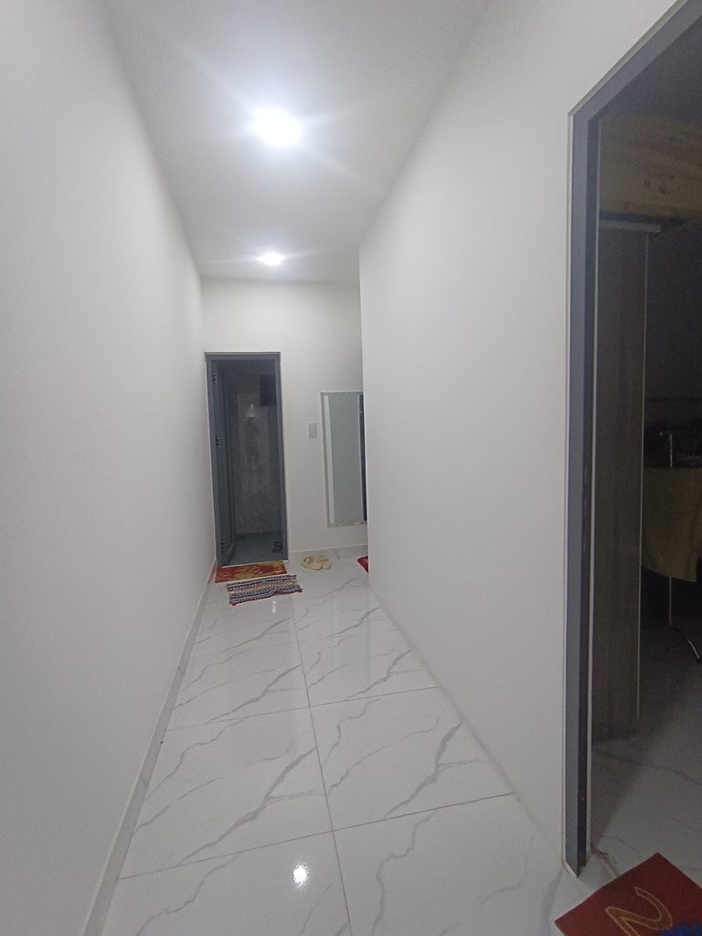 NHÀ LÔ GÓC, GẦN FPT, MỚI KENG VÀO Ở LUÔN, GẦN ĐẠI HỌC