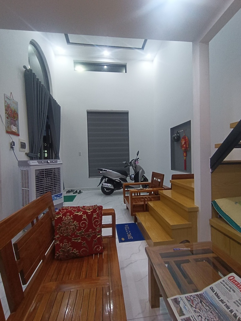 NHÀ LÔ GÓC, GẦN FPT, MỚI KENG VÀO Ở LUÔN, GẦN ĐẠI HỌC