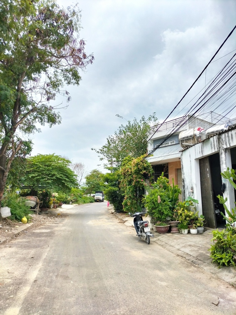 Bán đất tặng nhà gần Lê Văn Hiến