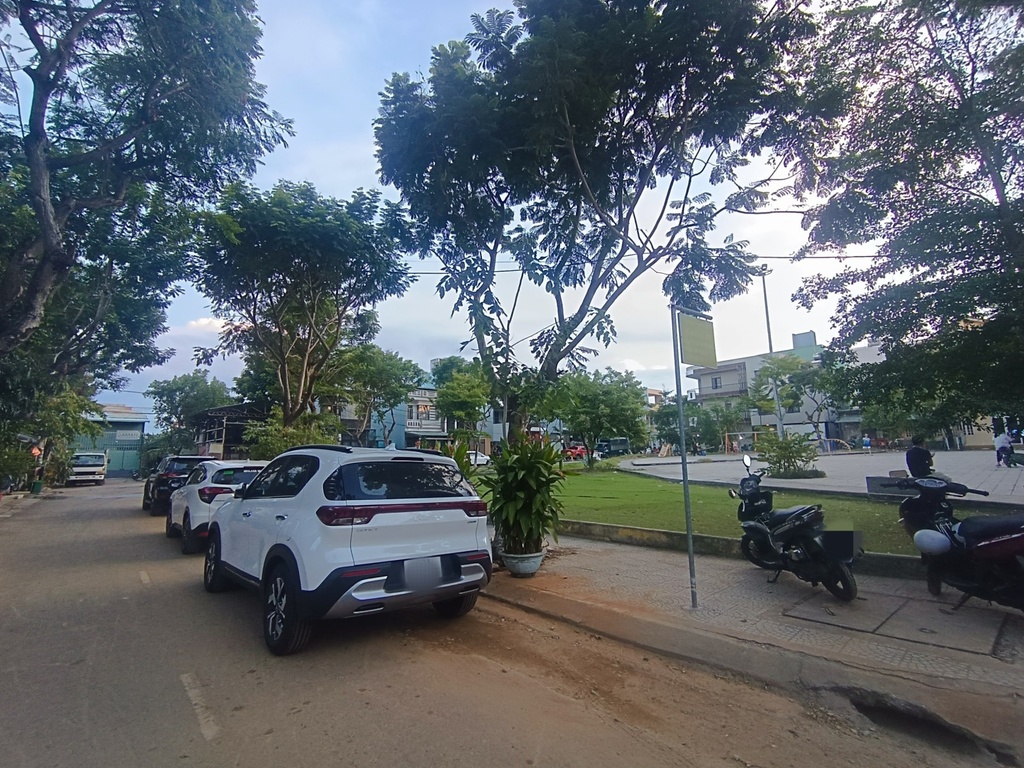 ĐA MẶN, VIEW CÔNG VIÊN, NHÀ CÒN MỚI VÀO Ở LUÔN. 
