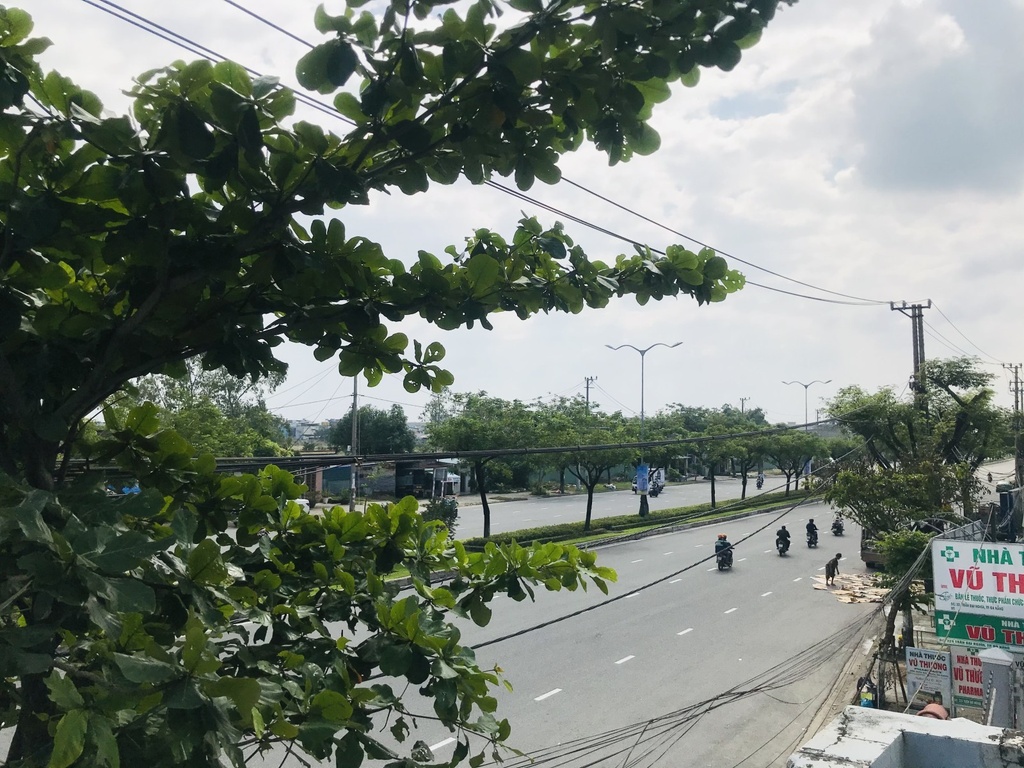 GIÁ ĐẦU TƯ - ĐƯỜNG 32M - NGAY NGÃ TƯ - 1 ĐƯỜNG THẲNG RA BIỂN - GIÁ TRỊ TƯƠNG LAI CAO - KINH DOANH TUYỆT VỜI.