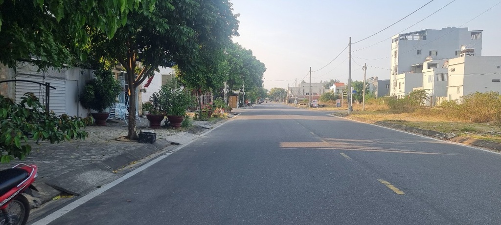 BÁN ĐẤT HUỲNH LẮM - SỔ VUÔNG VỨC - GẦN CÔNG VIÊN .