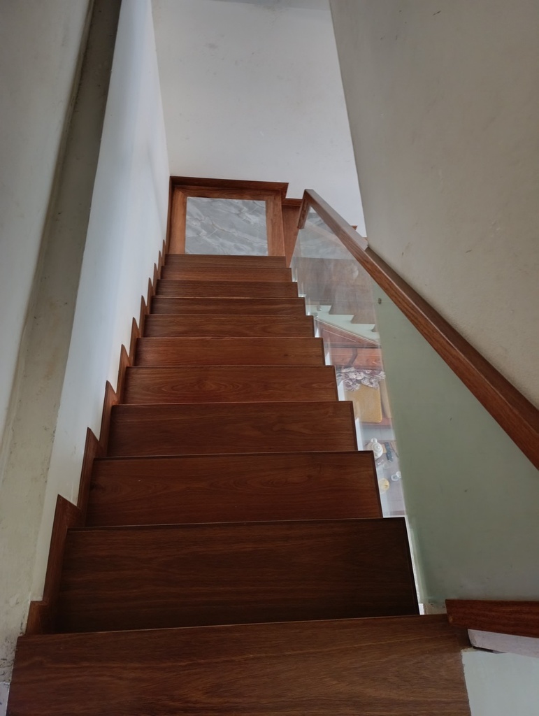 BÁN NHÀ ĐƯỜNG 10.5M - 2 TẦNG CỨNG NGẮT