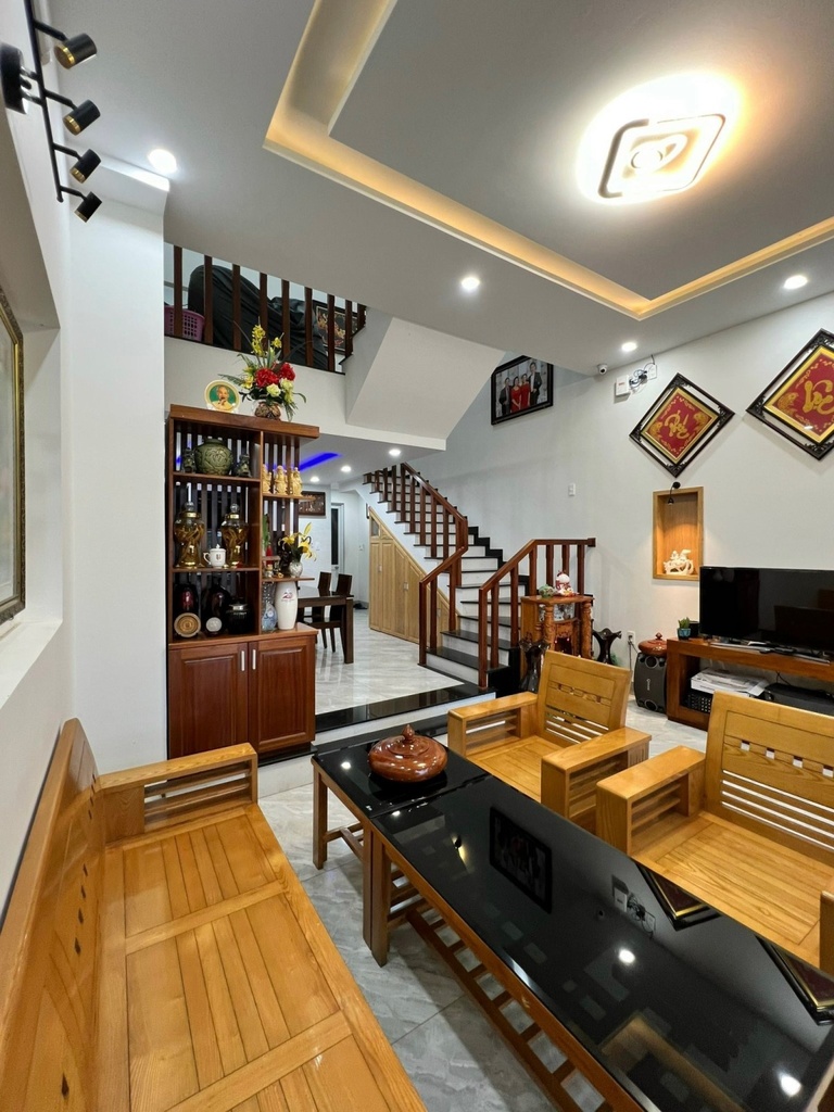 NHÀ 2 TẦNG MỚI ĐẸP, CHỦ TỰ XÂY KIÊN CỐ, ĐẦY ĐỦ CÔNG NĂNG. ĐƯỞNG 7m5 NGUYỄN QUÝ CẢNH