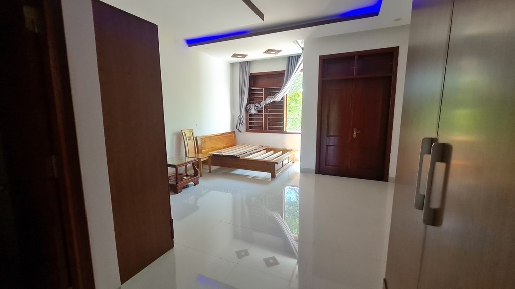 CẦN BÁN NHÀ 3 TẦNG TOÀN GỖ XỊN XÒ ĐĂNG CẤP MỚI KENG! 
