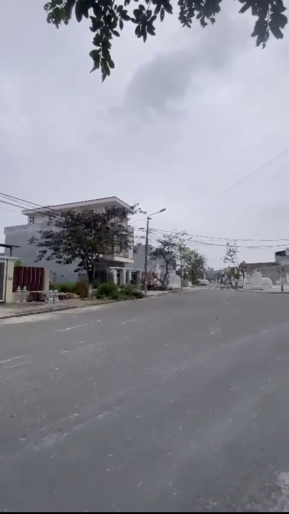 Bán lô biệt thự đường 7m5 Văn Tân gần công viên