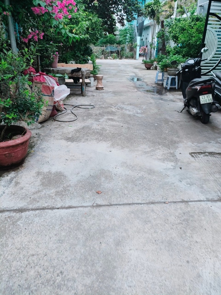 NHÀ MÊ LỬNG NGANG 7m - ĐƯỜNG BÊ TÔNG 6m 