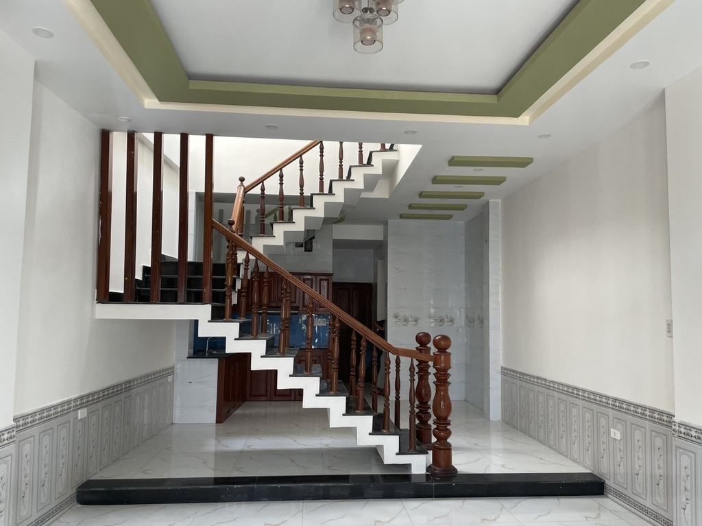 Ô TÔ ĐỖ CỬA- 62M -2 TẦNG - BAO NGẬP LỤT 