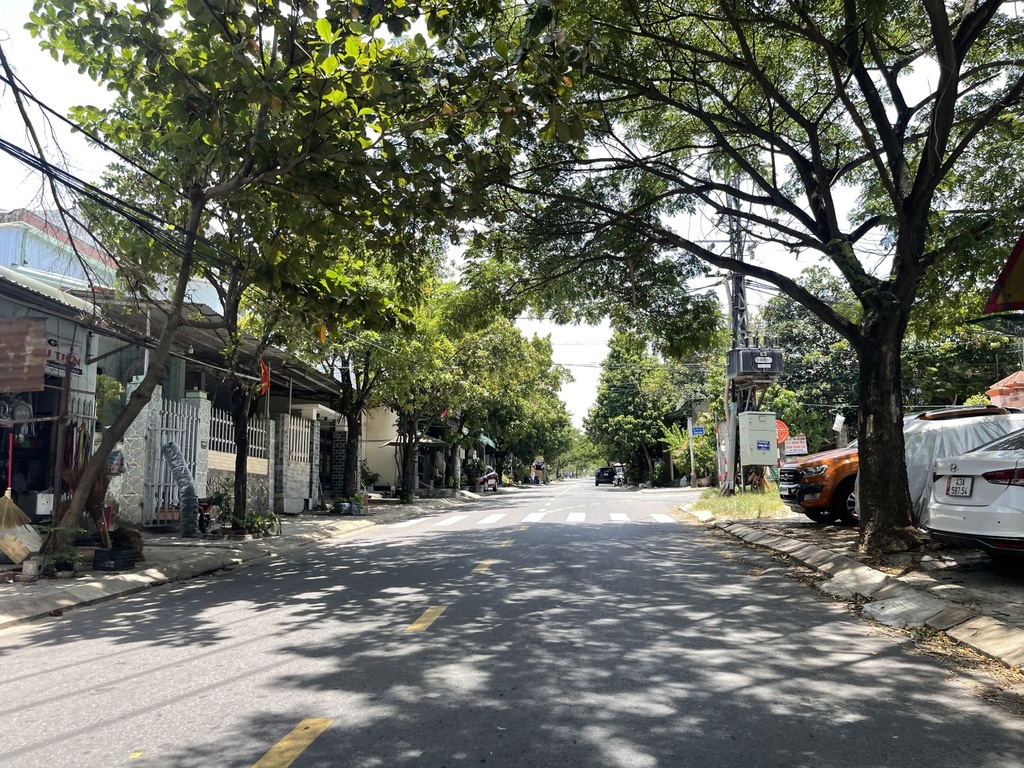BÁN NHÀ CẤP 4 TÔN ĐẢN