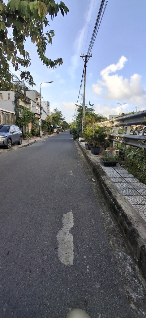 BÁN NHÀ 2 TẦNG GẦN TRƯỜNG CHINH