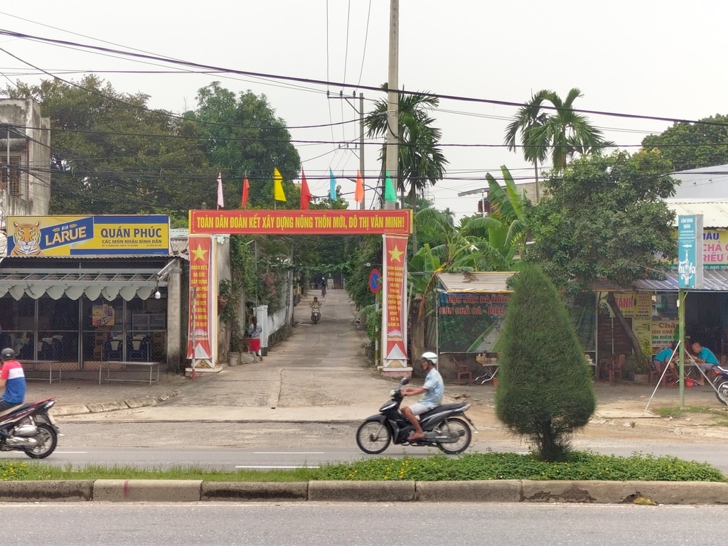 BÁN ĐẤT KIỆT TRƯỜNG SƠN