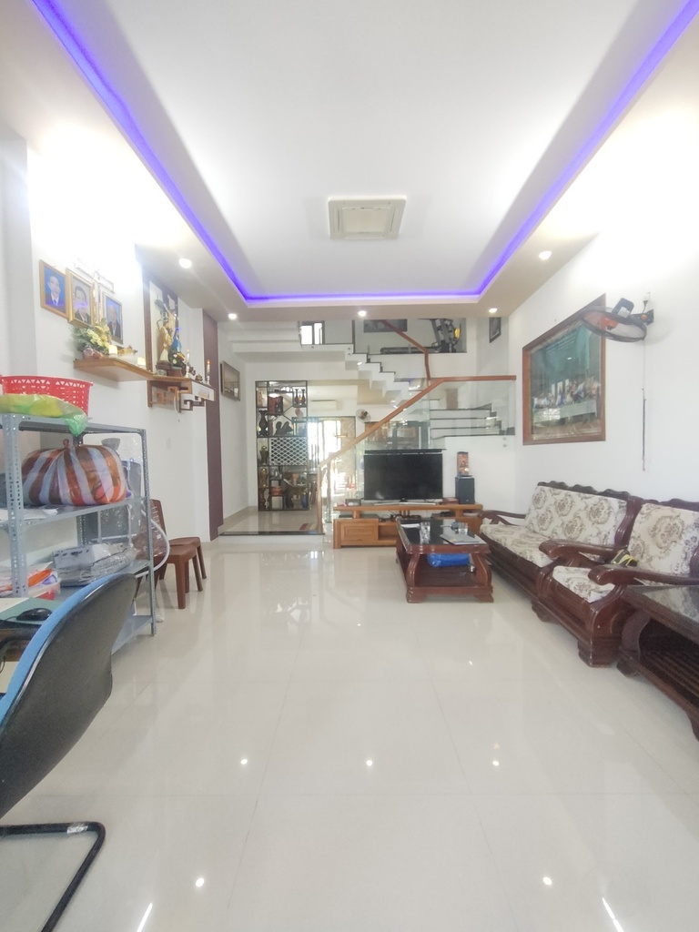 BÁN NHÀ 3 TẦNG DIỆN TÍCH RỘNG - SỔ NỞ HẬU - GẦN BIỂN