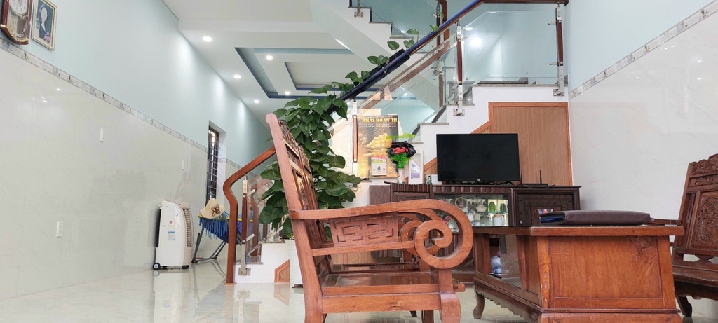 BÁN NHÀ KIỆT Bùi Bỉnh Uyên 